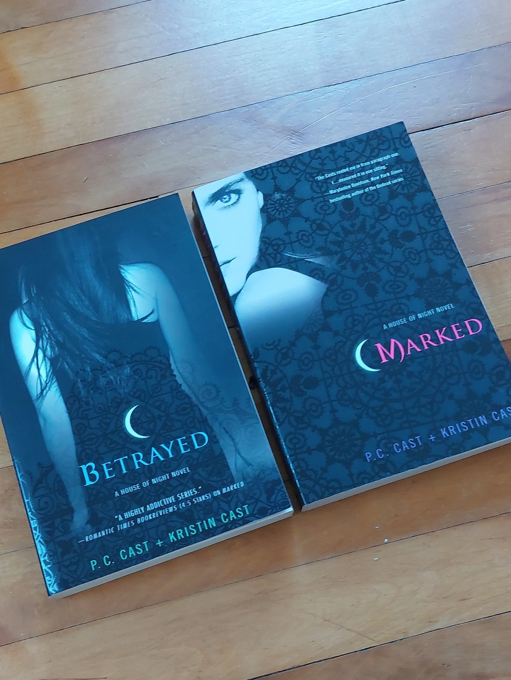 💚3/$30 House of Night Book Bundle: Marked & Betrayed (Books 1 & 2)